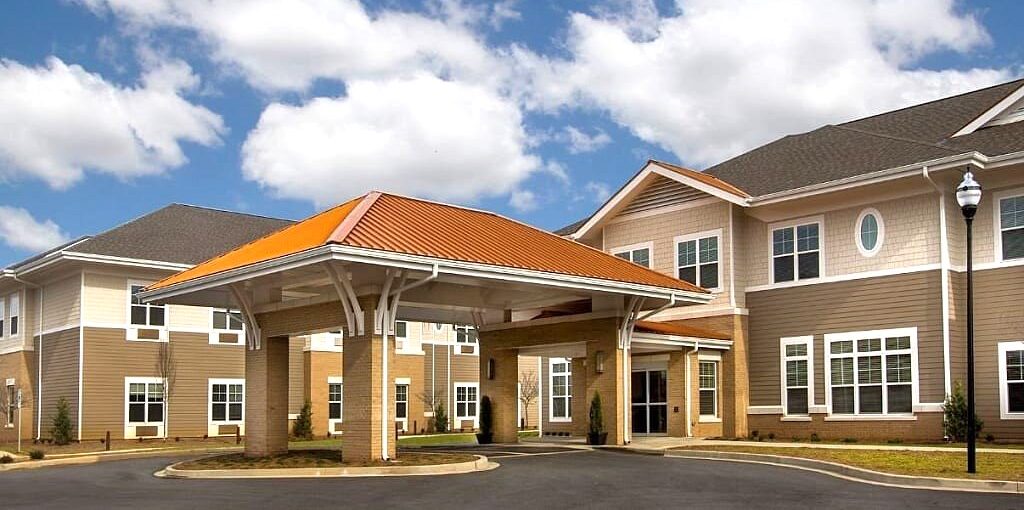 Cavleria Living at Greer courtyard